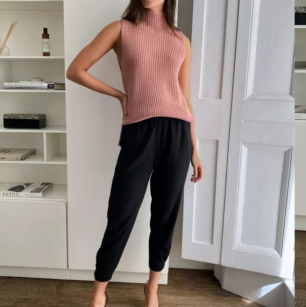 Aritzia Black Cropped Ankle Pants - Picture 2 of 12
